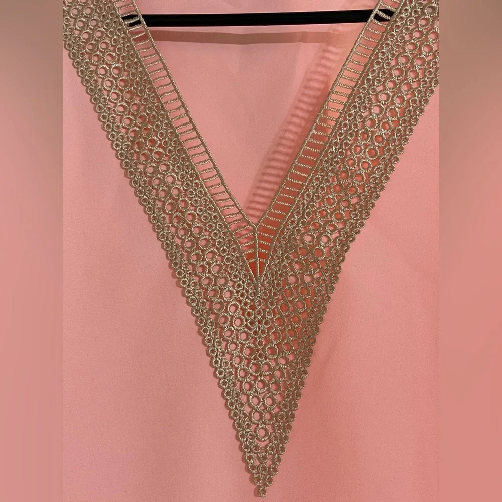Elegant Pink Sleeveless Top - Picture 2 of 3